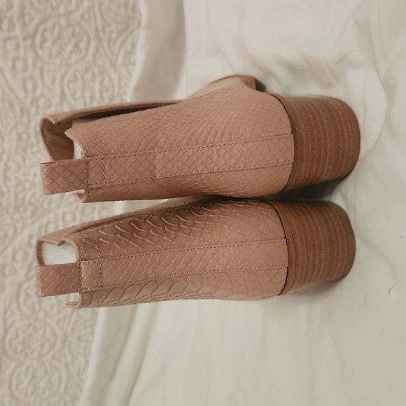 New! Pink ankle bootie boots low stacked heel closed toe slip on Western casual - Picture 9 of 11